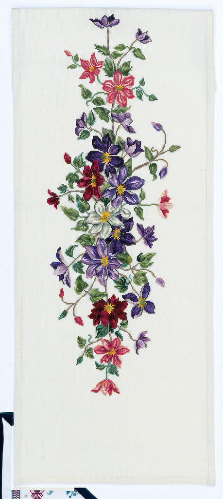 Clematis Table runner, Eva Rosenstand